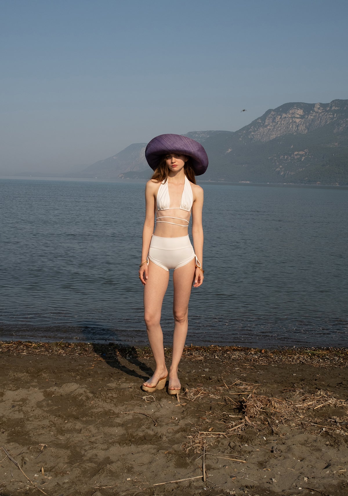 Beyaz Bağlamalı Bikini Üstü