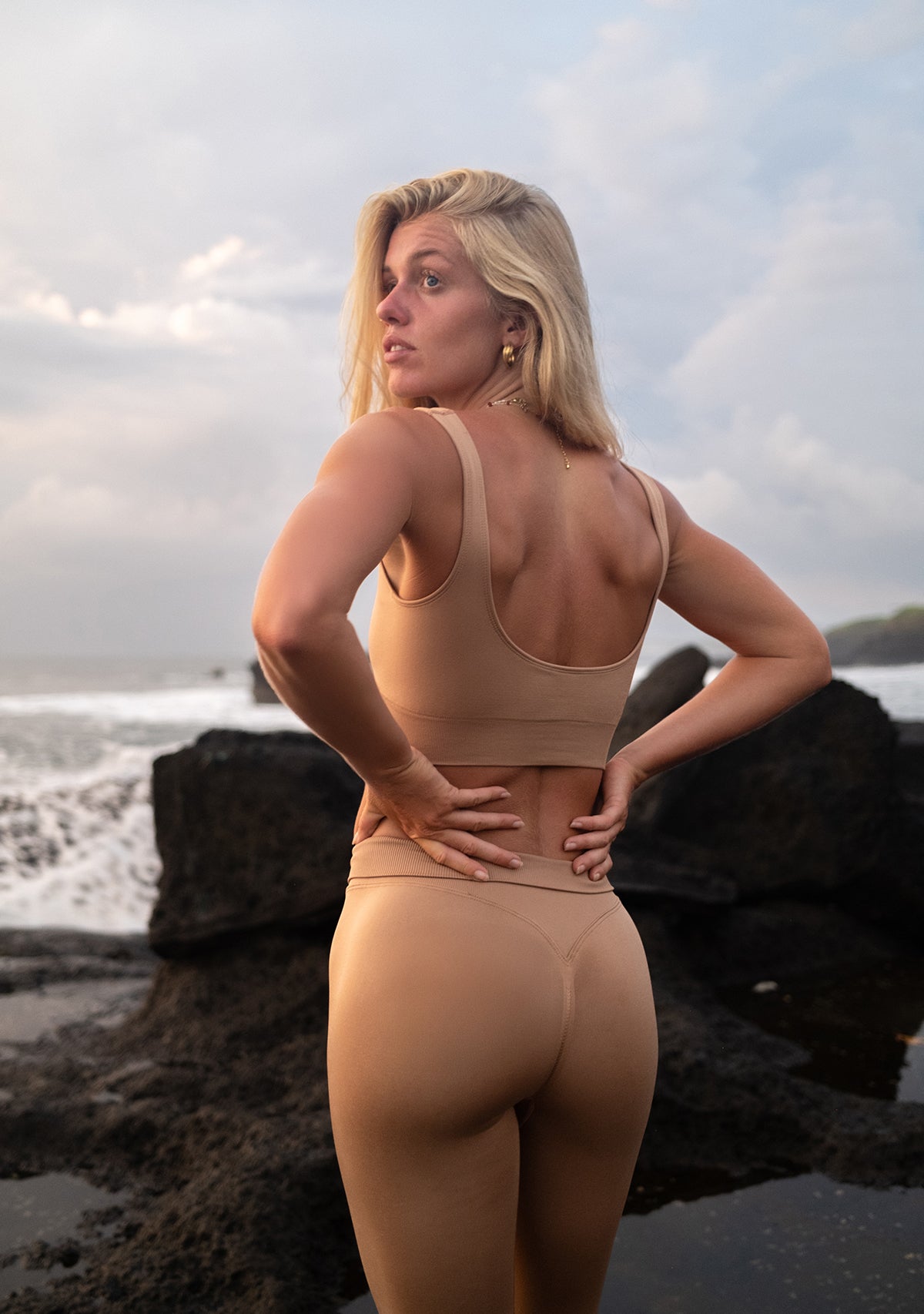 Kalça Destekli Yüksek Bel Dikişsiz Tayt