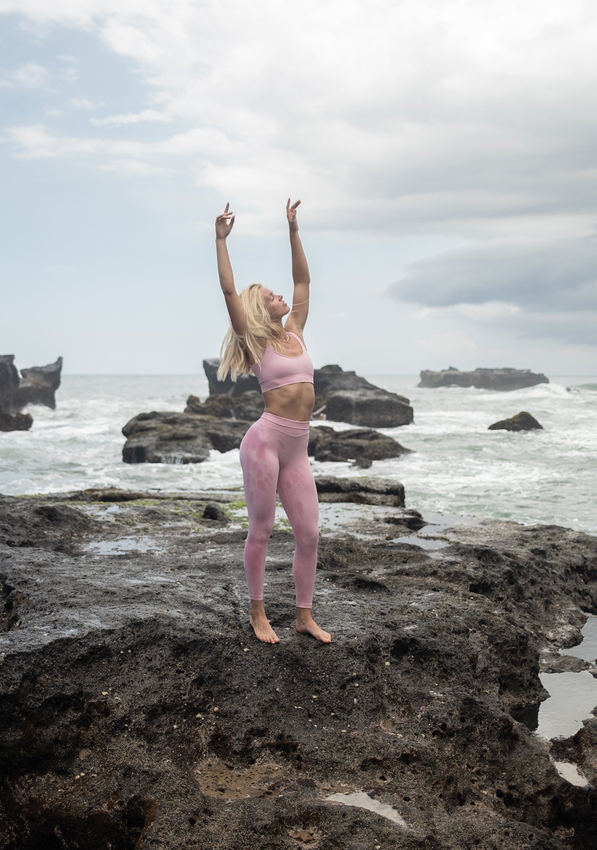 U Yaka Kalın Askılı Dikişsiz Spor Büstiyer