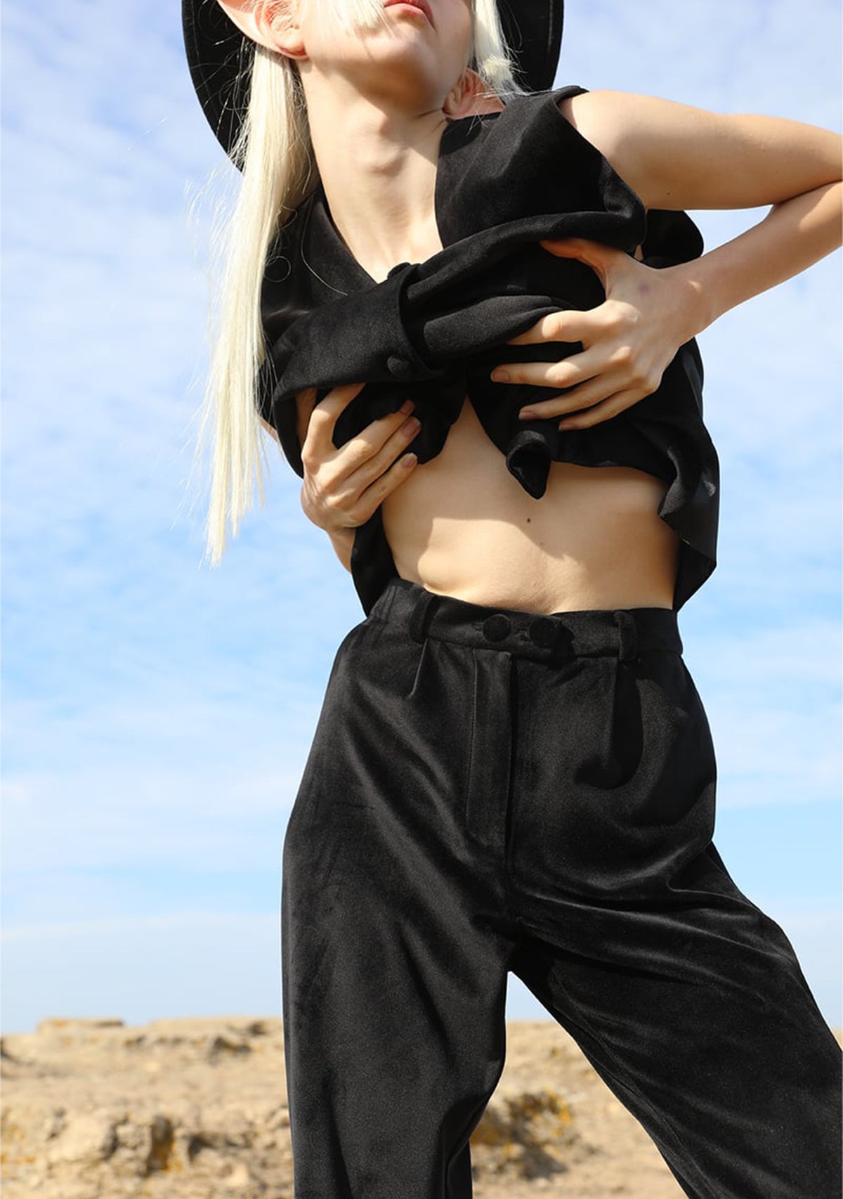 Siyah Kadife Düz Kesim Pantolon