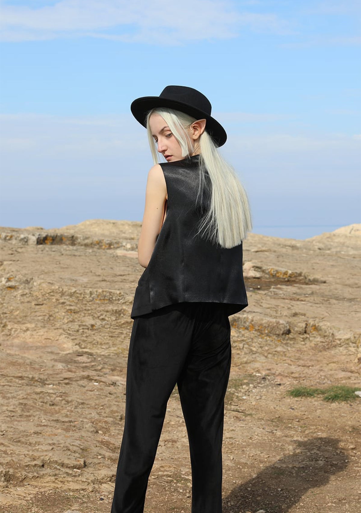 Siyah Kadife Düz Kesim Pantolon