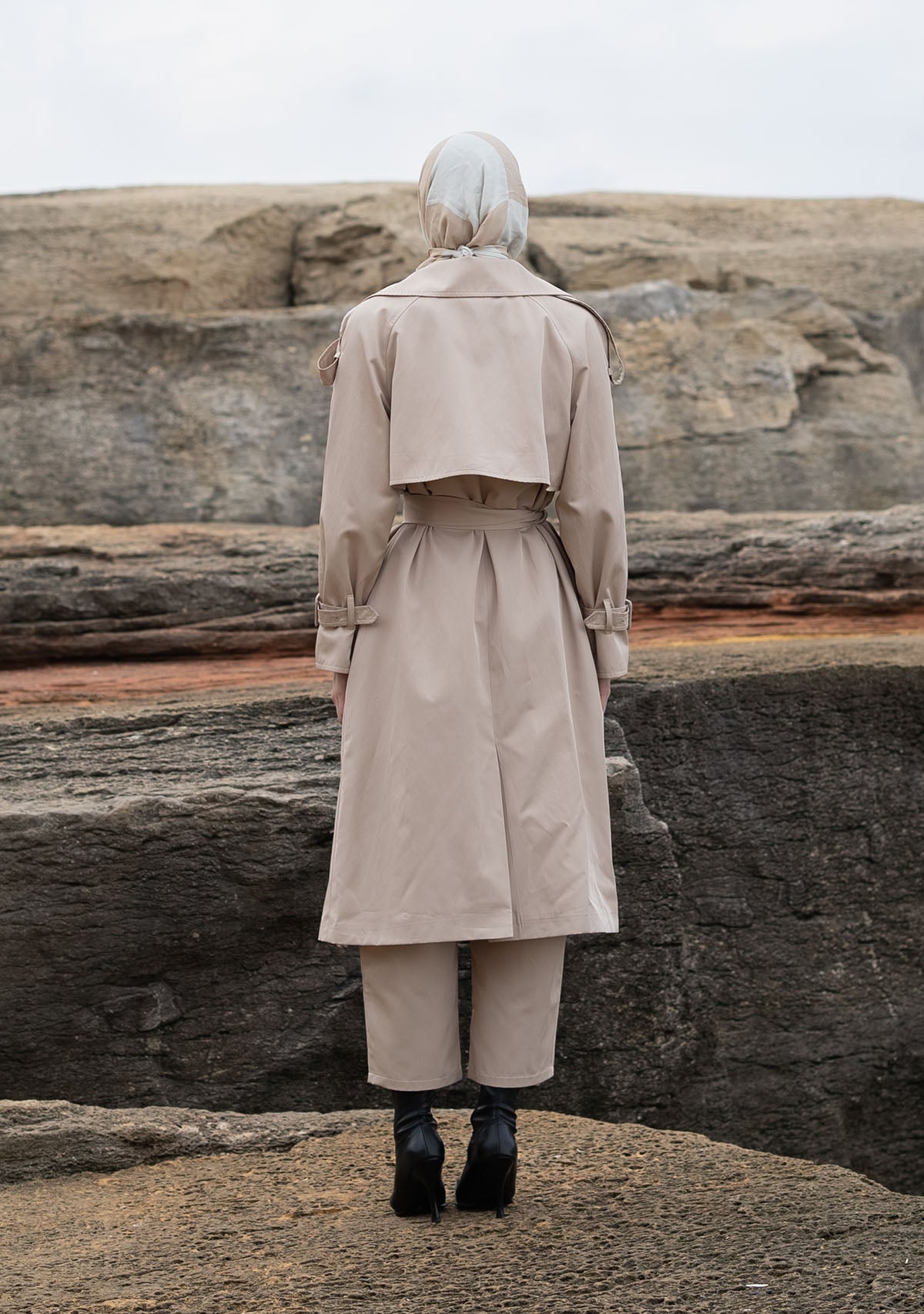 Krem Dik Yakalı Trençkot