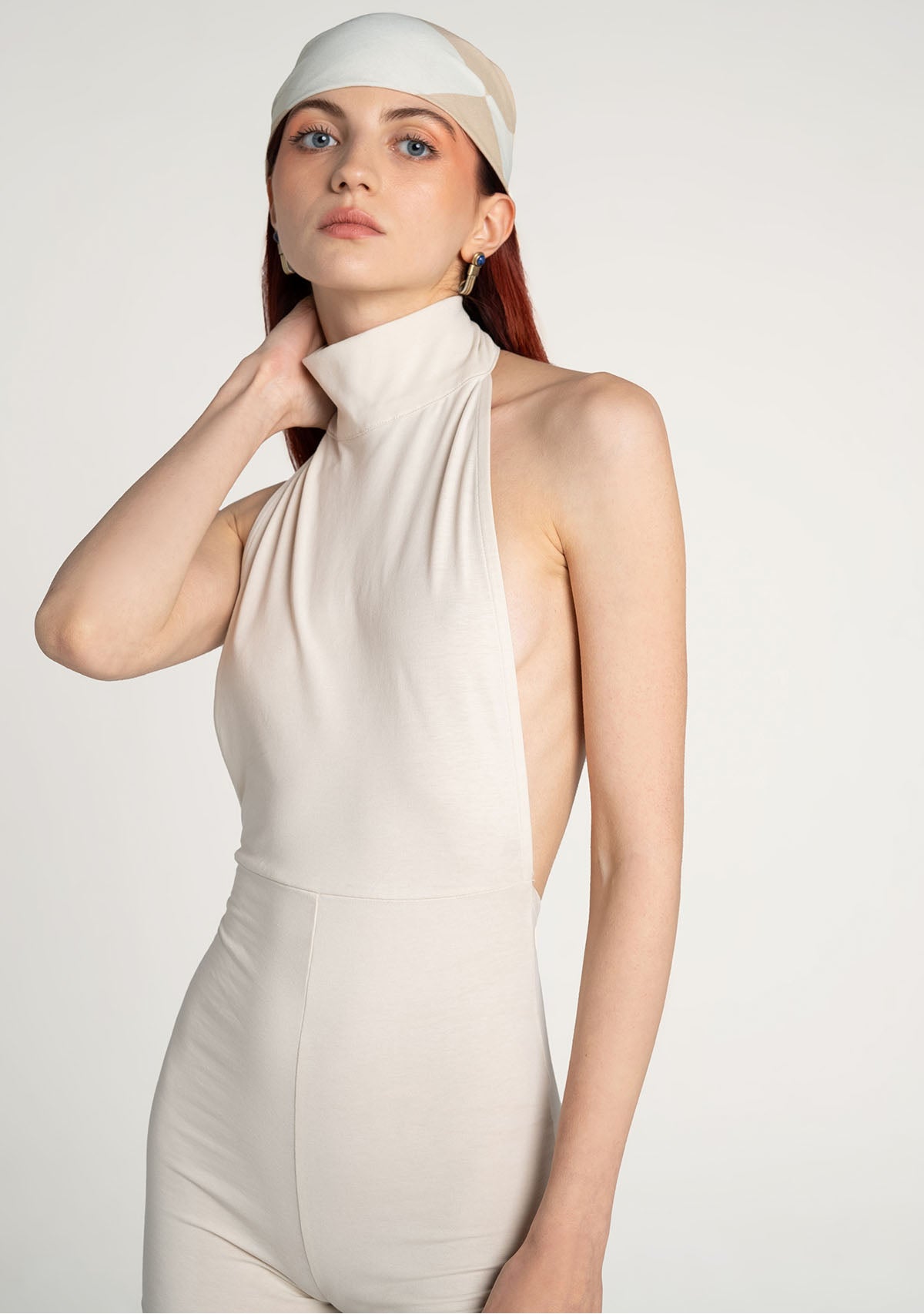 Krem Boğazlı Sırt Dekolteli Şort Bodysuit