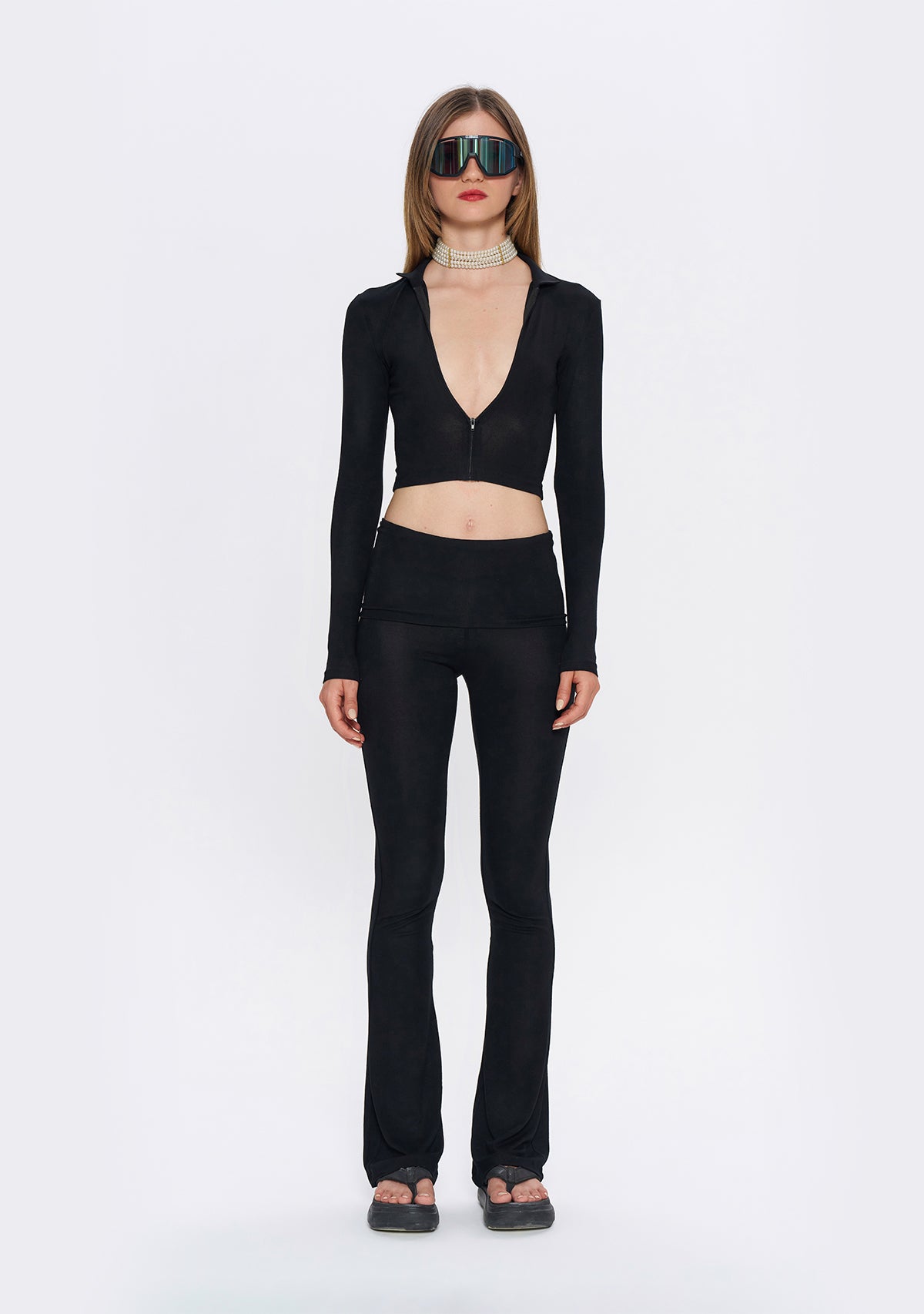 Siyah Fermuarlı
Dar Kesim Yumuşak Hırka