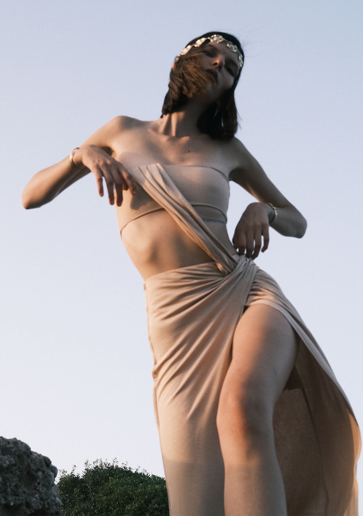 Nude Z Detaylı Uzun Straplez Elbise