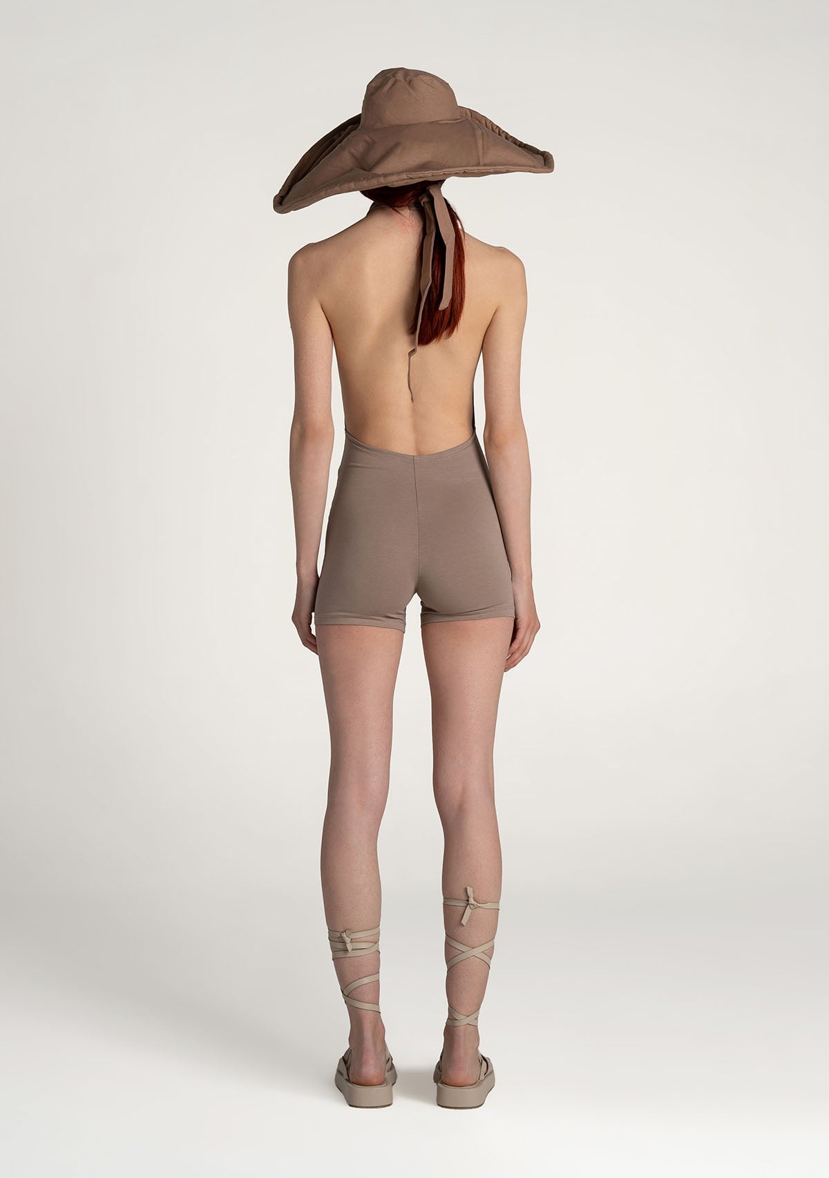 Açık Kahverengi Boğazlı Sırt Dekolteli Şort Bodysuit