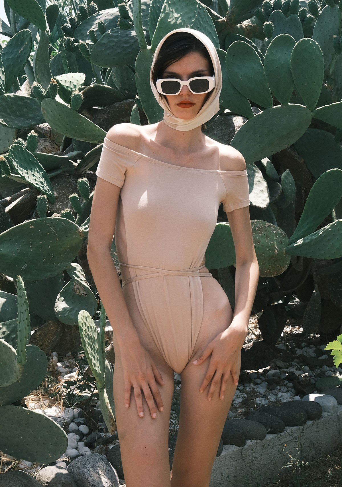 Nude Derin Dekolteli Belden Bağlamalı Straplez Bodysuit