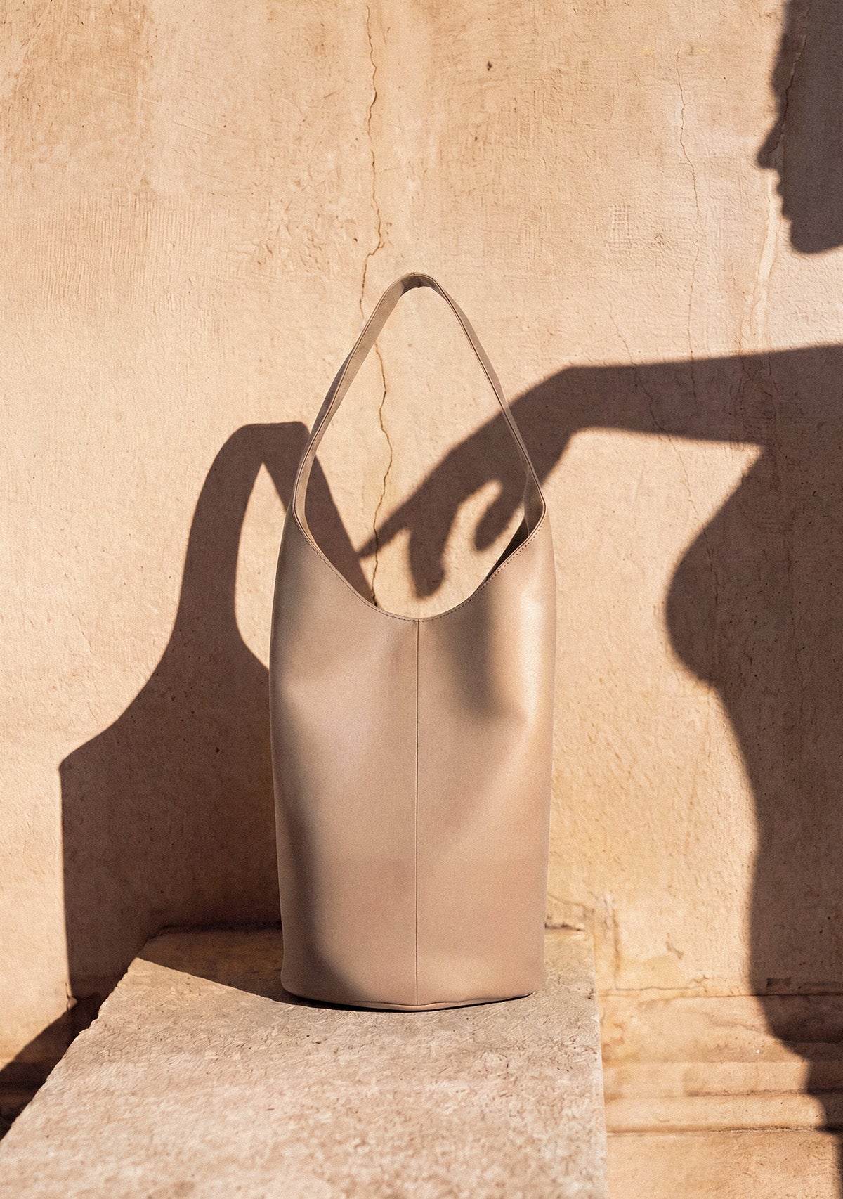 el-yapimi-vegan-cay-derisi-krem-omuz-cantasi-lifestyle-ai-jpeg