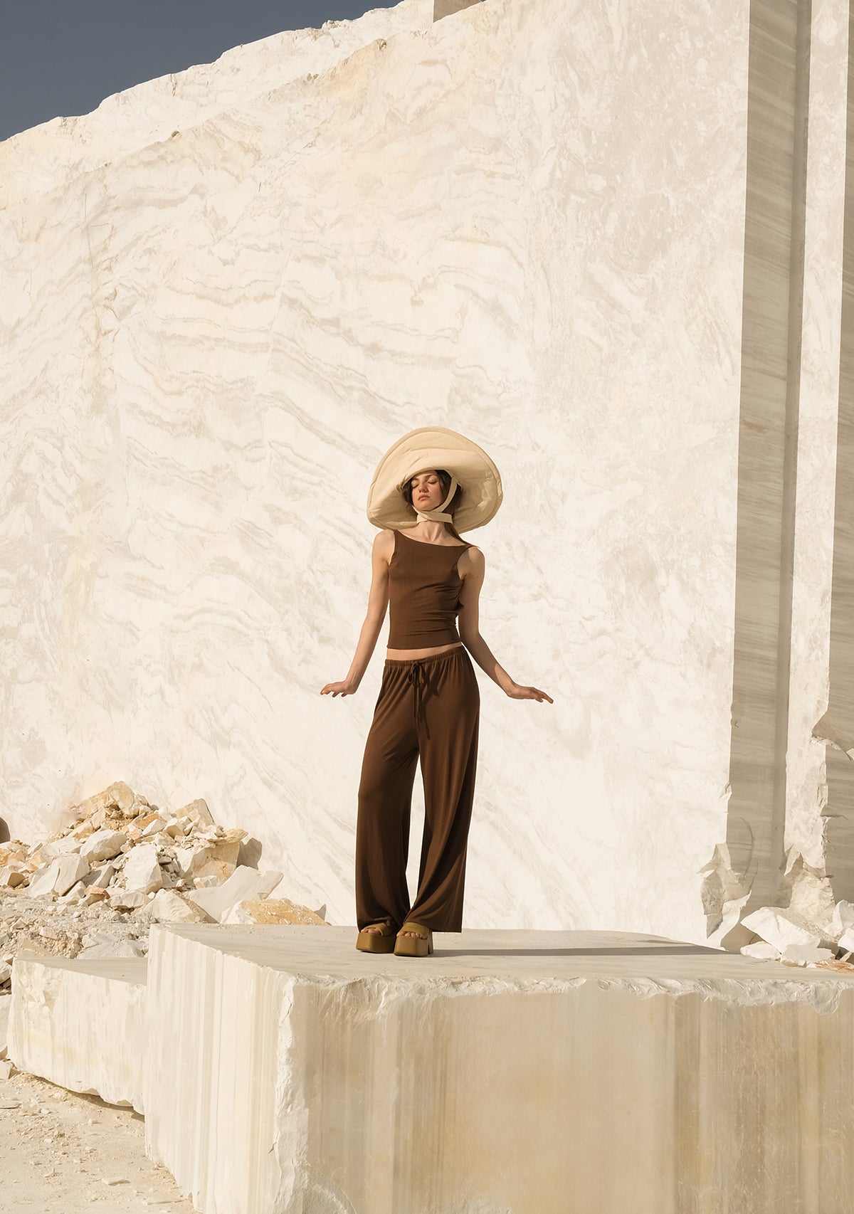 tinybrand.jpg-everyday-brown-soft-pants-lifestyle