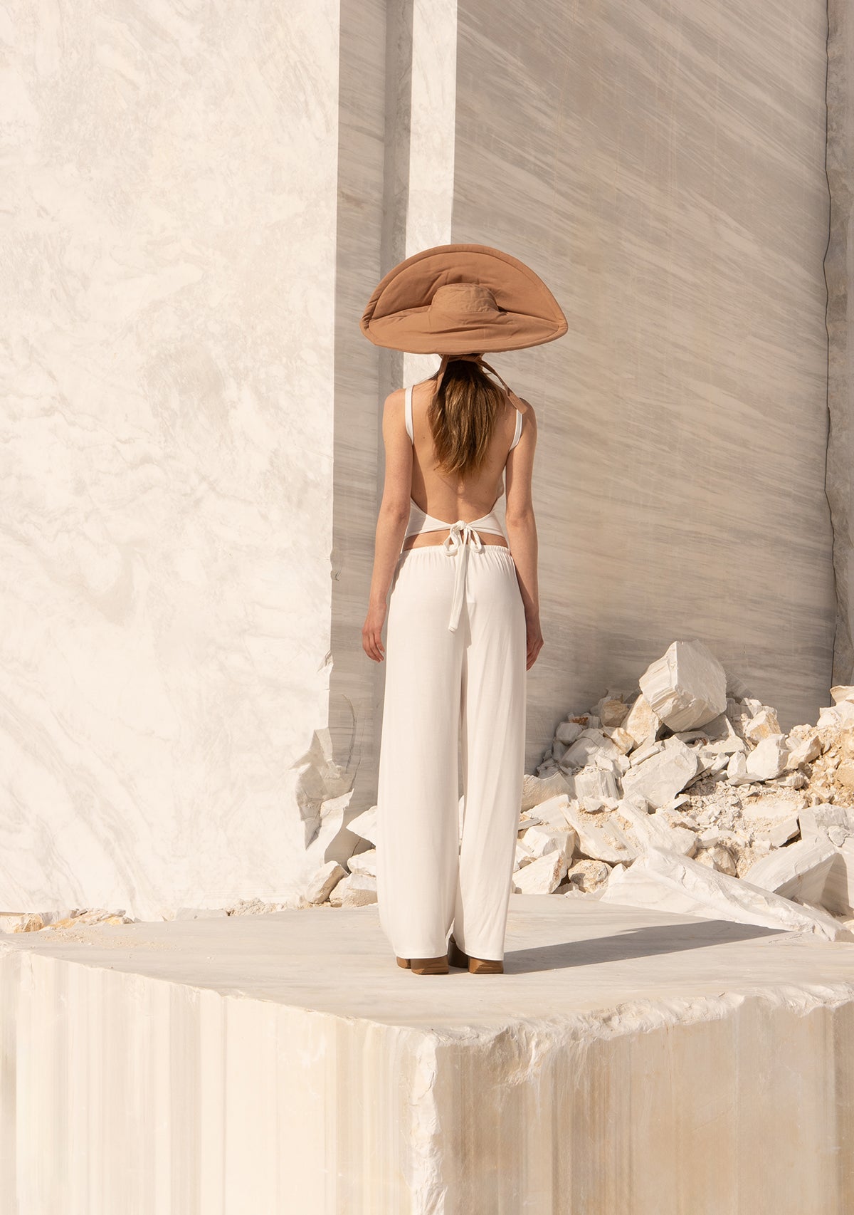 tinybrand.jpg-everyday-white-soft-pants-back-wiew