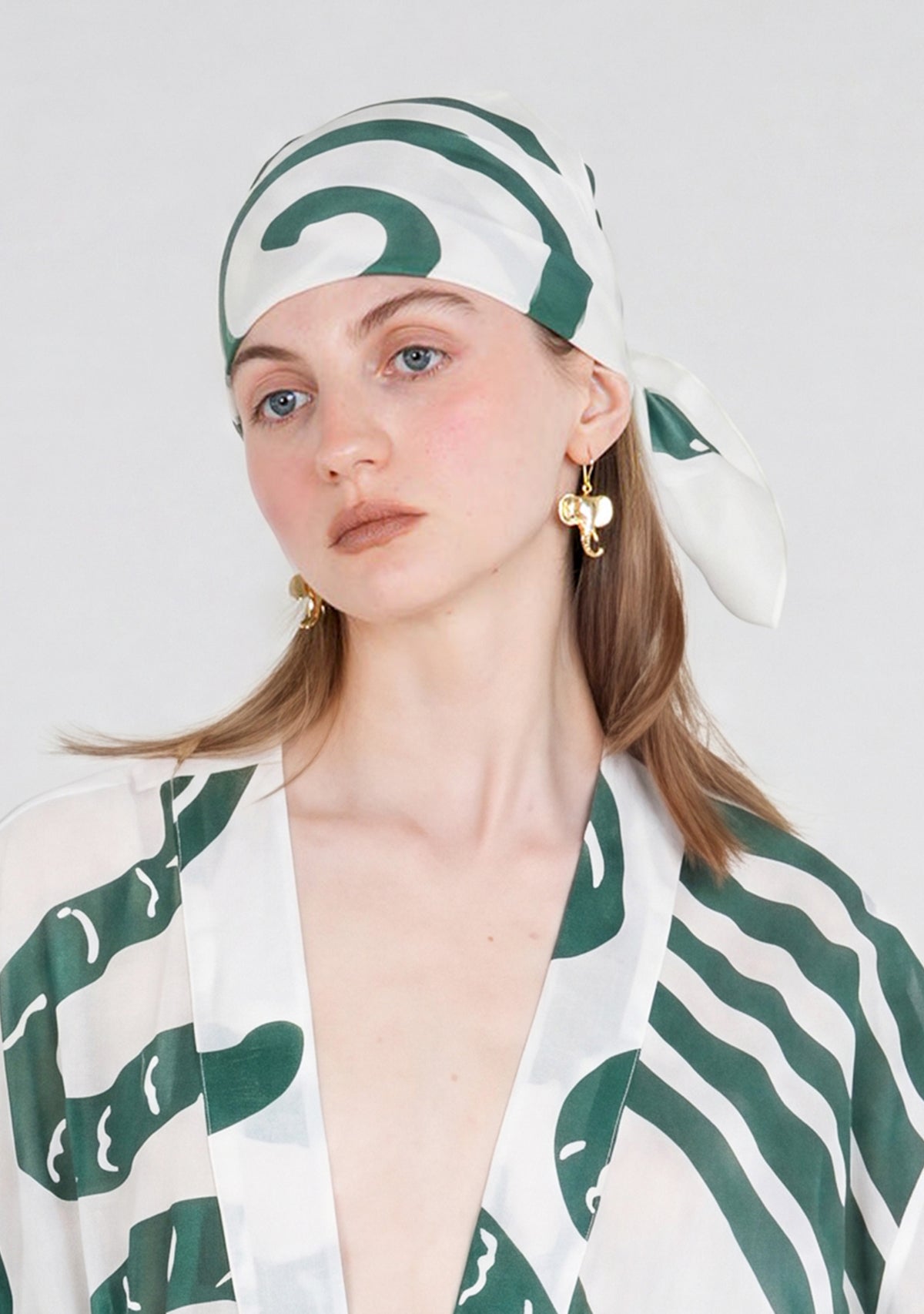 kundalini-light-scarf-clouse-up