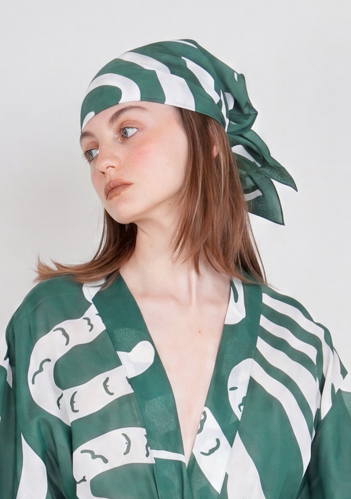kundalini-shadow-scarf-side-wiew