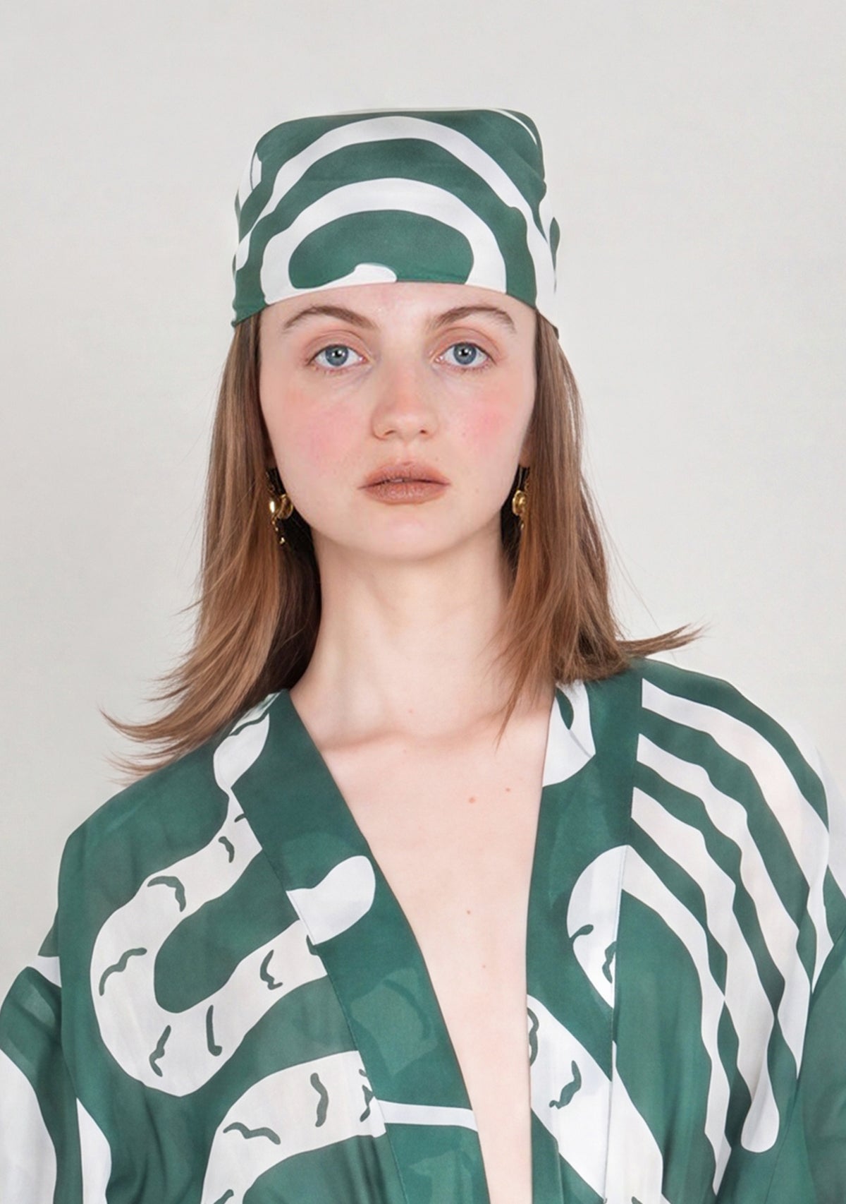 kundalini-shadow-scarf-clouse-up