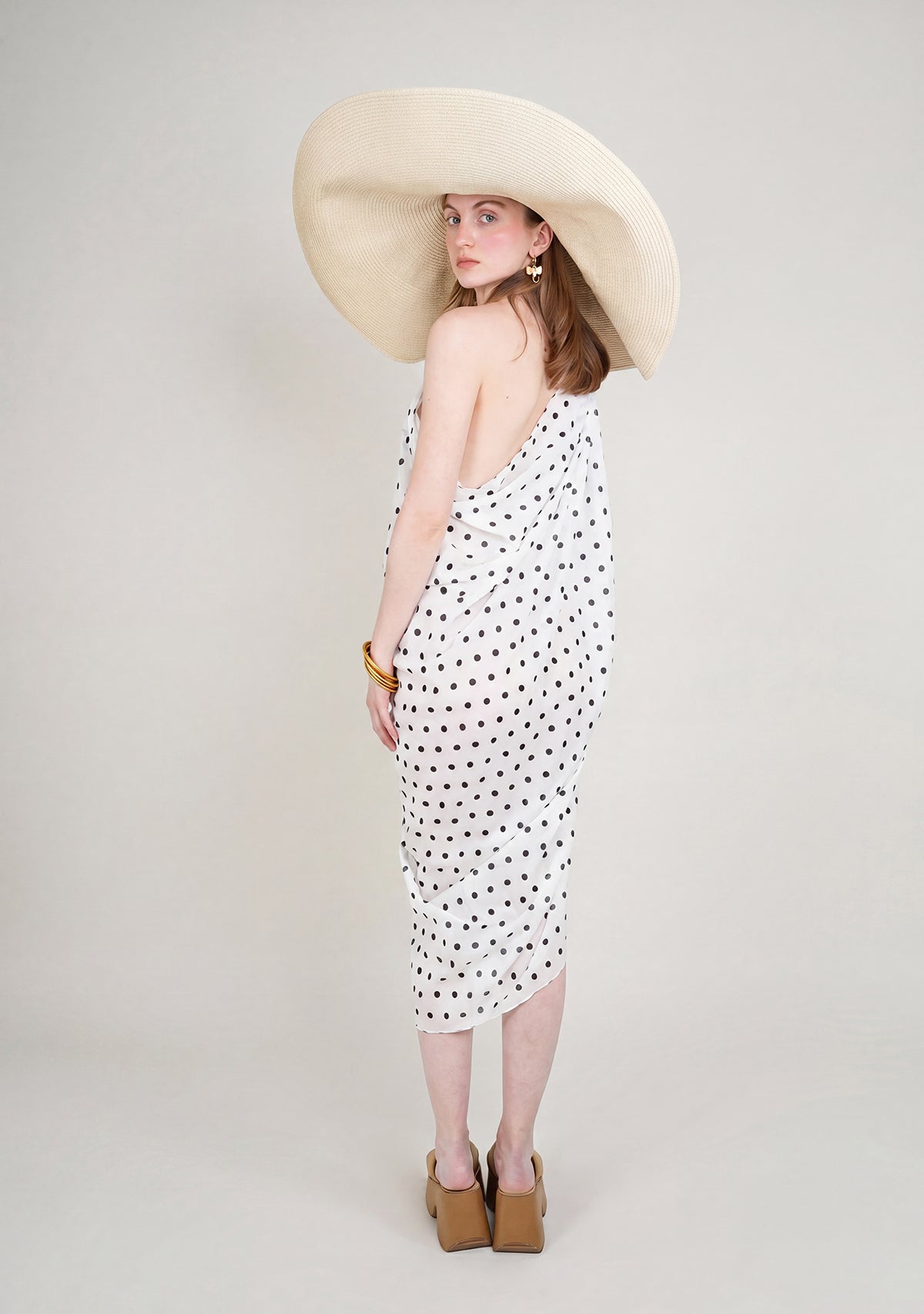 polka-pareo-back-shooting