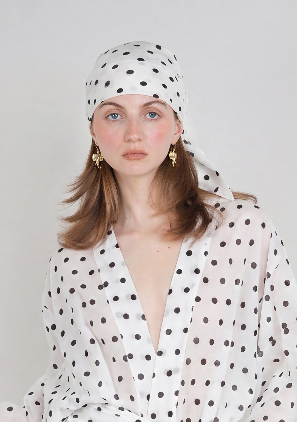 polka-scarf-clouse-up