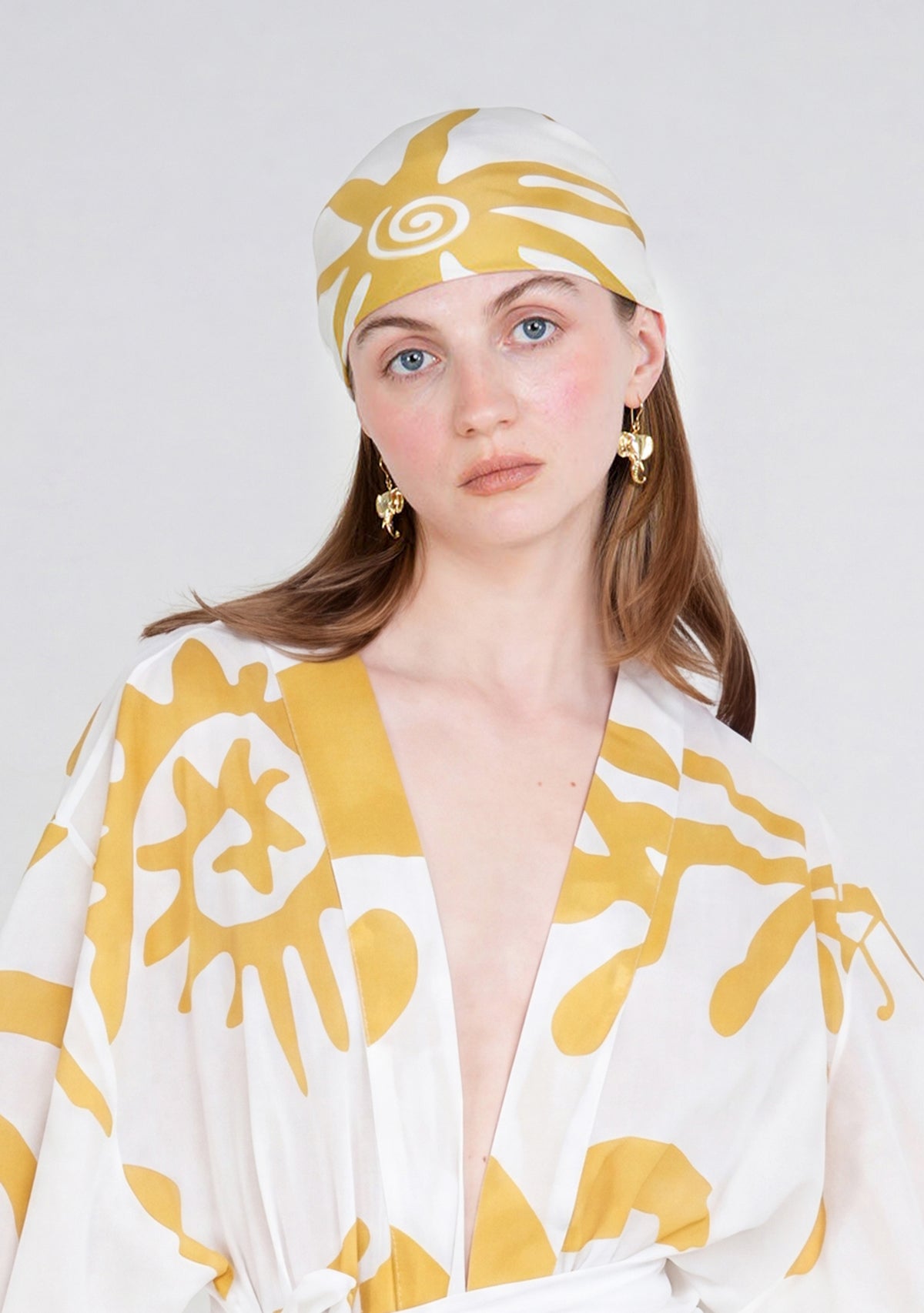 sukhsuma-light-scarf-clouse-up