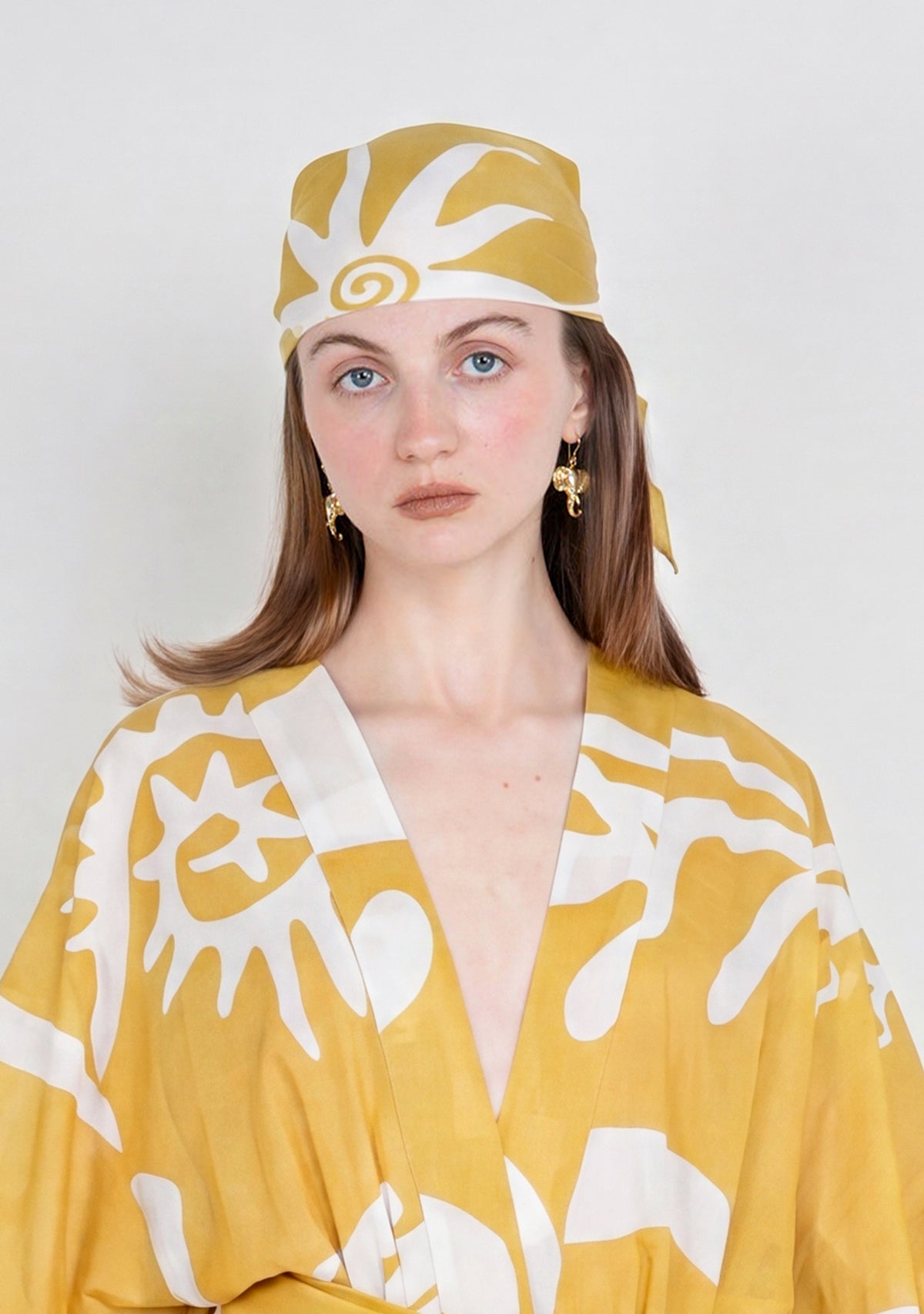 sukhsuma-shadow-scarf-clouse-up