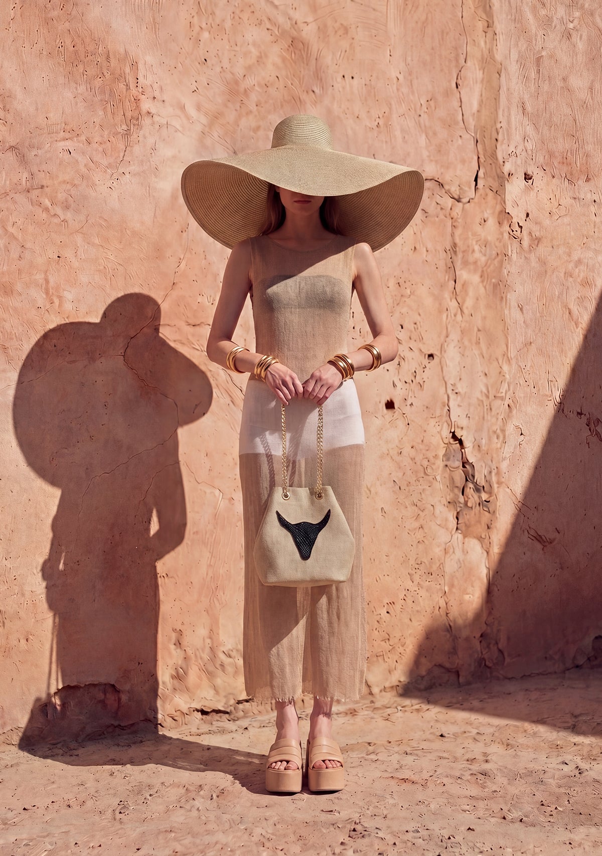 zincir-askili-boga-motifli-krem-omuz-cantasi-lifestyle-ai-jpeg