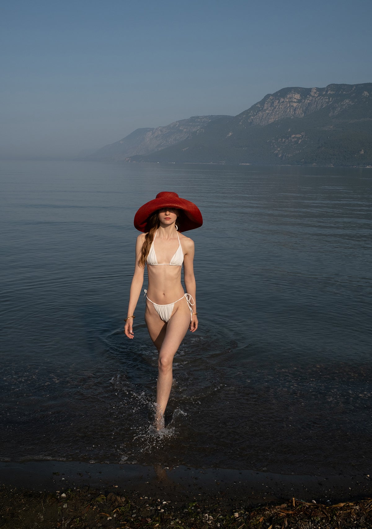 Beyaz Üçgen İpli Bikini Üstü
