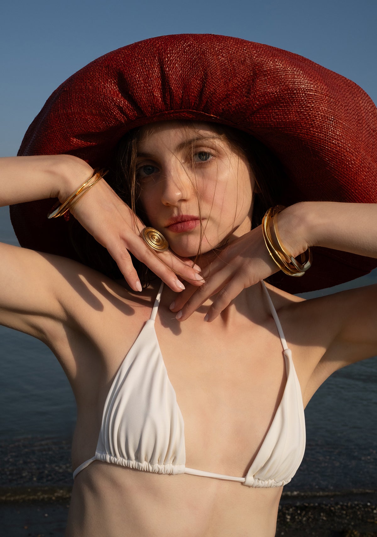 Beyaz Üçgen İpli Bikini Üstü