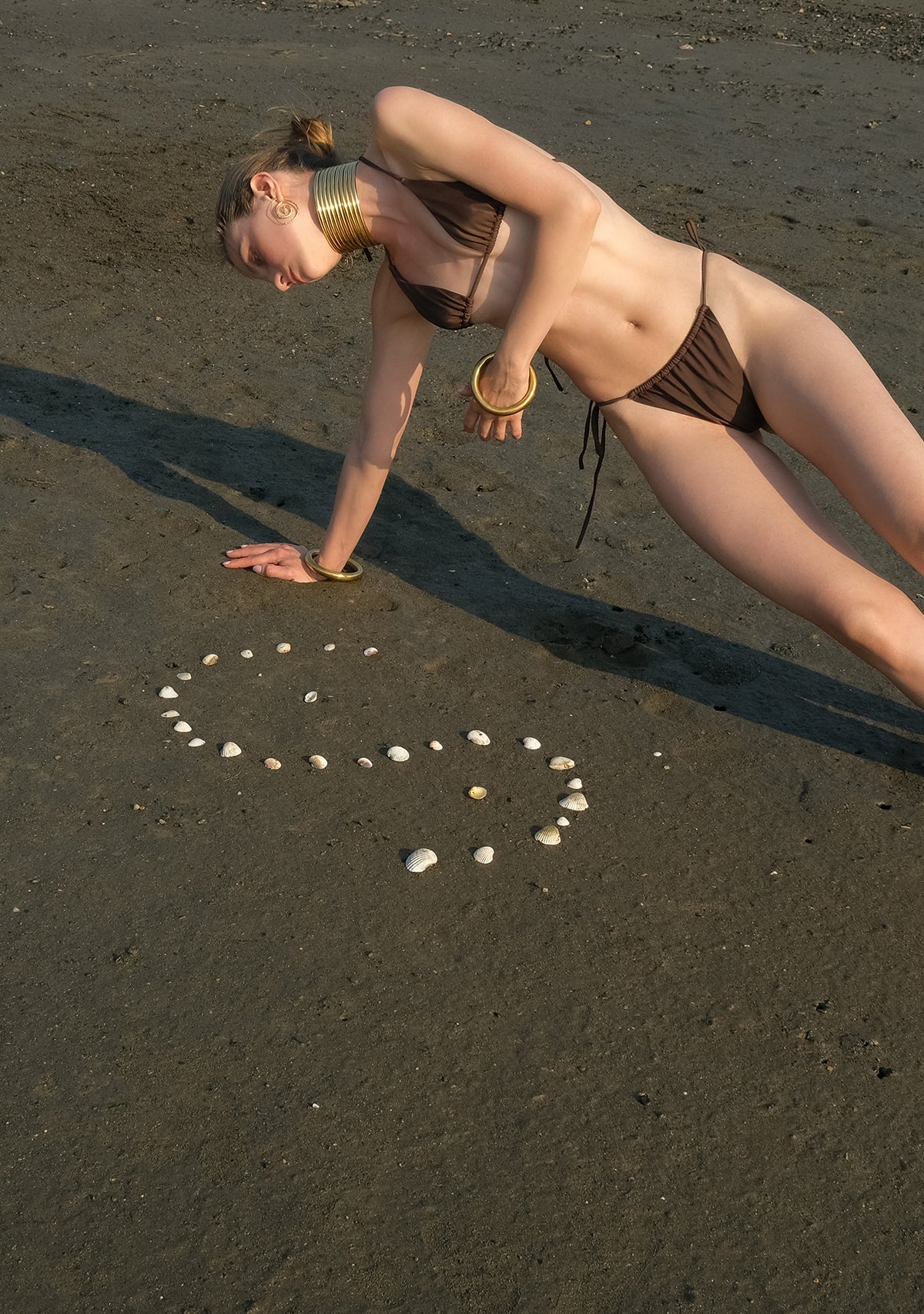 Kahverengi Üçgen İpli Bikini Üstü