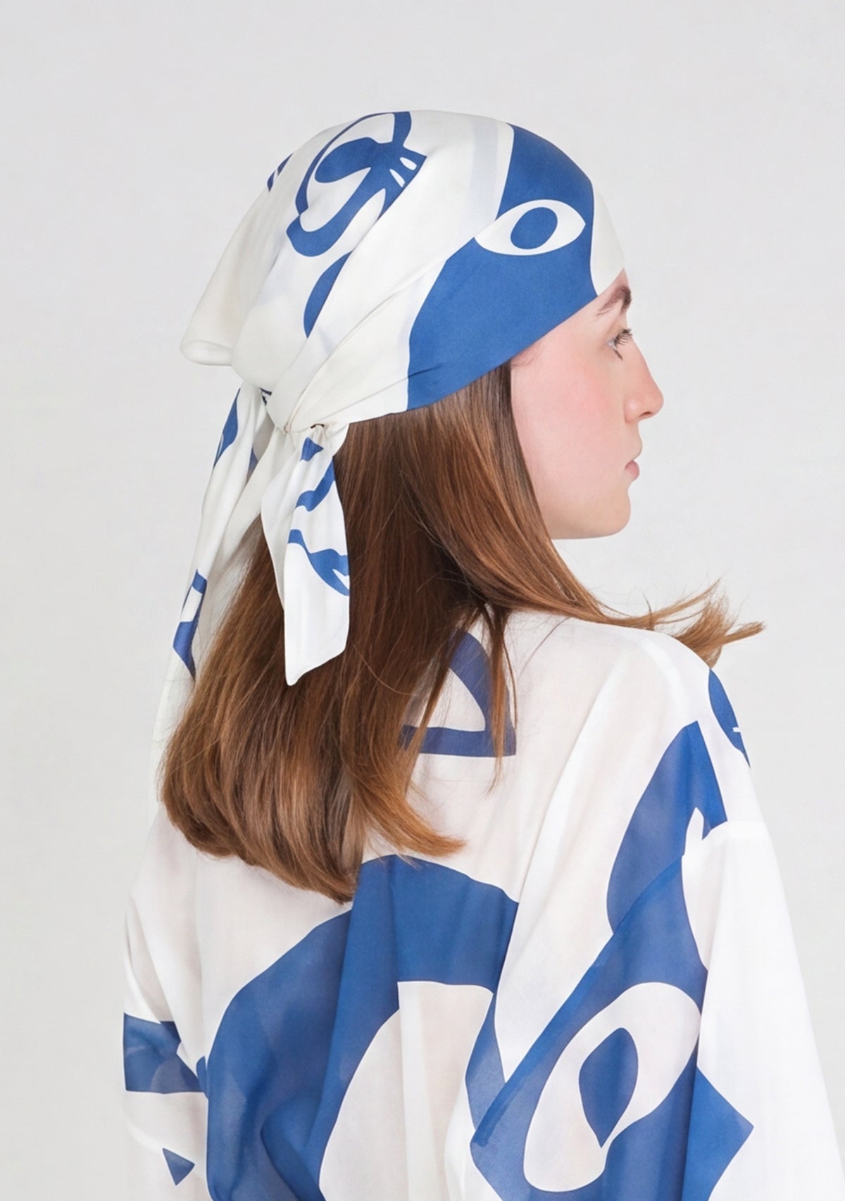 chandra-light-scarf-side-wiew