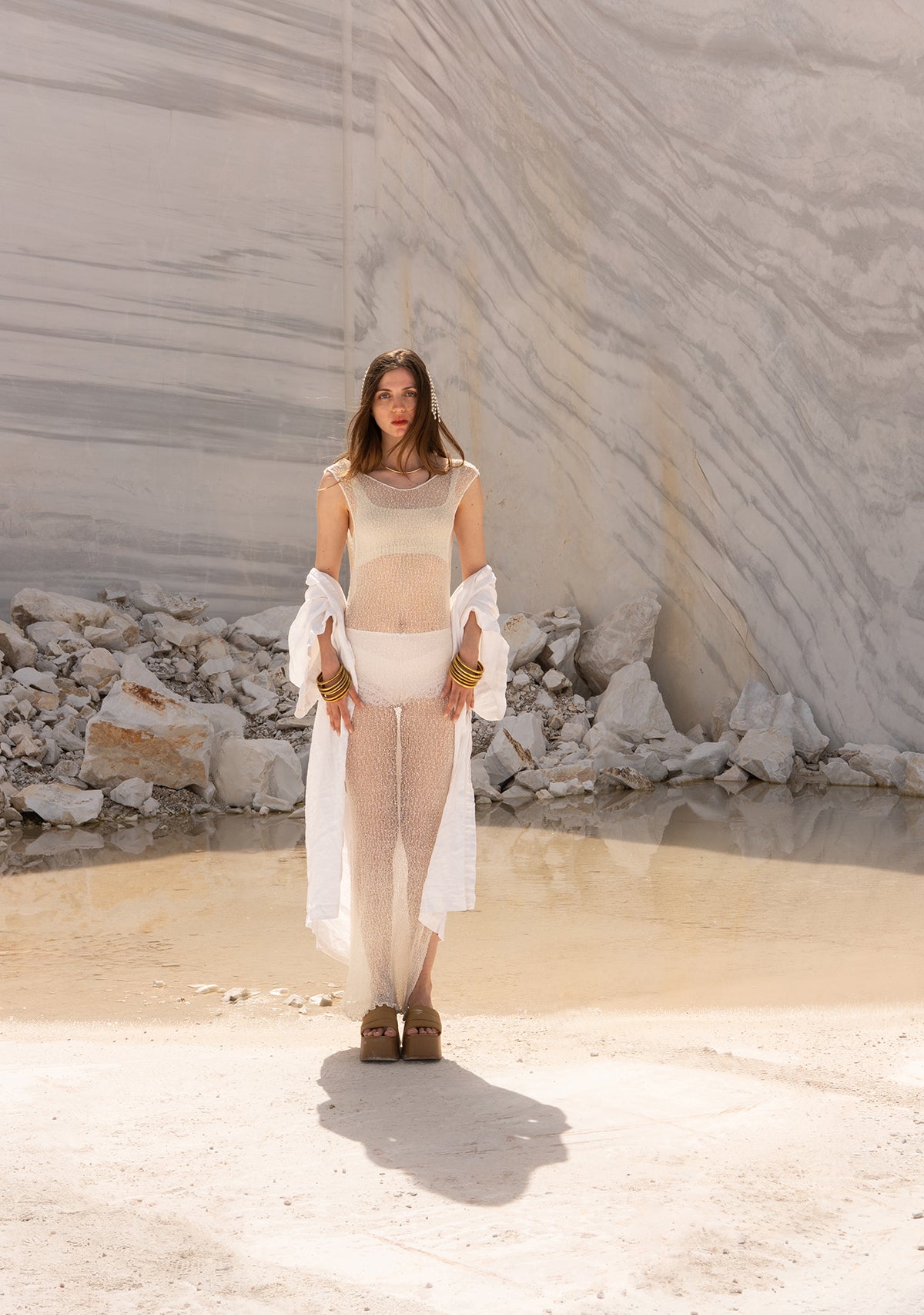 el-isi-kolsuz-uzun-beyaz-elbise-on-gorsel