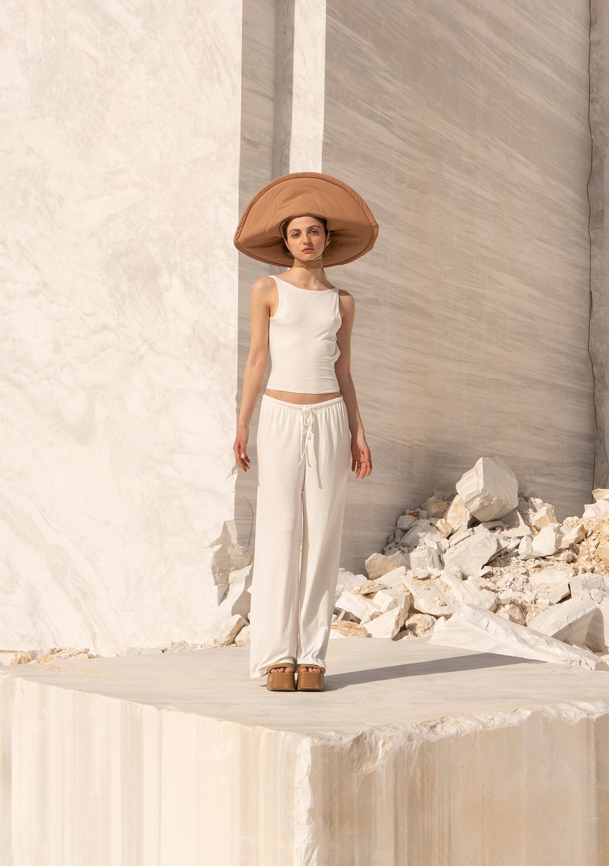 tinybrand.jpg-everyday-white-soft-pants-front-detail