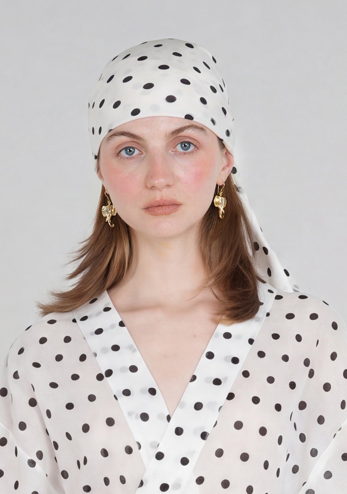 polka-scarf-clouse-up