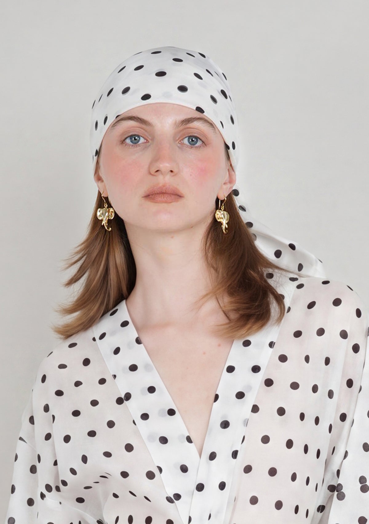 polka-scarf-clouse-up