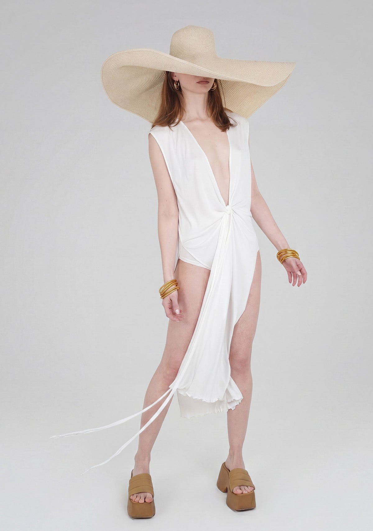 uzun bağlamalı kolsuz gömlek elbise önden modelli still görünüm